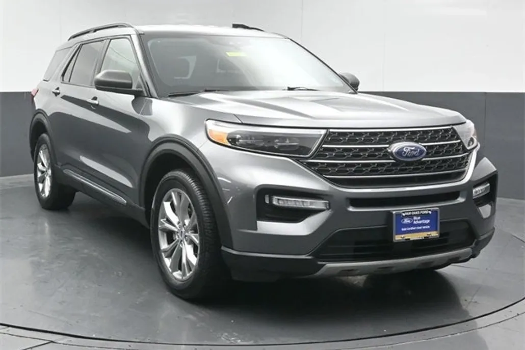2023 Ford Explorer XLT photo 1
