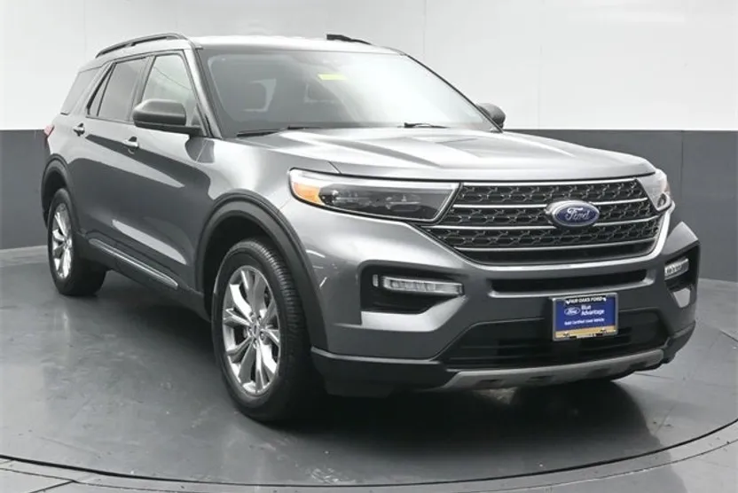 2023 Ford Explorer XLT photo 1