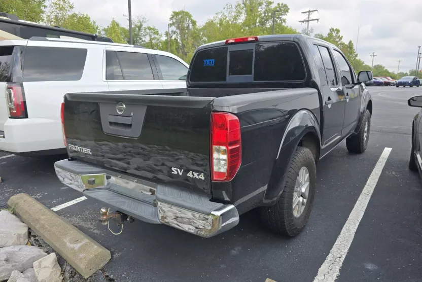 2018 Nissan Frontier SV Crew Cab photo 1