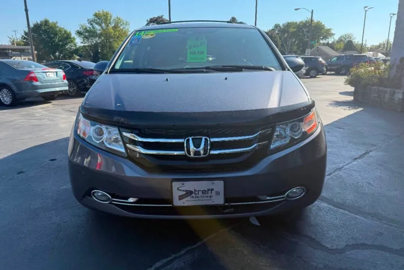 2014 Honda Odyssey Touring photo 1