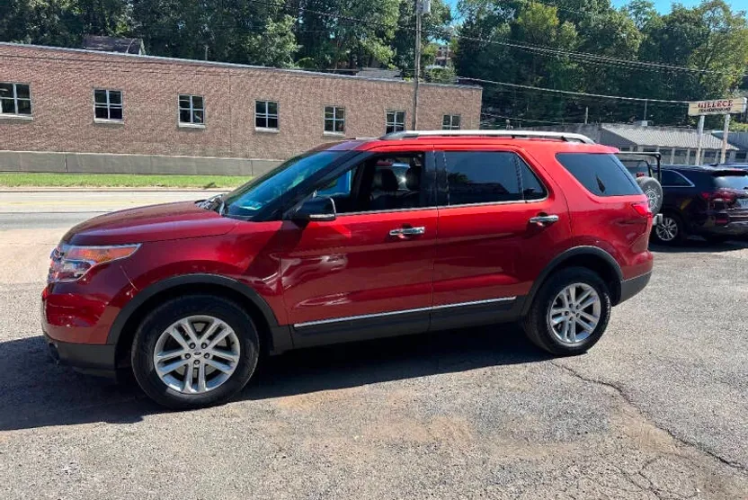 2014 Ford Explorer XLT photo 1