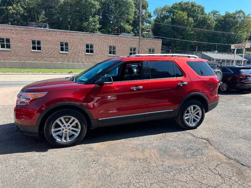2014 Ford Explorer XLT photo 1