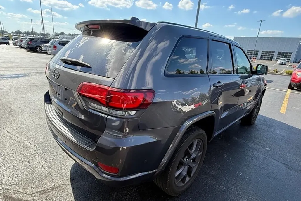 2021 Jeep Grand Cherokee Anniversary Edition photo 1