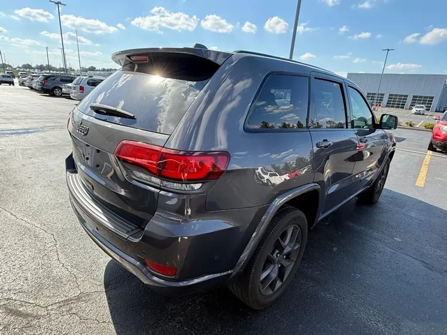 2021 Jeep Grand Cherokee Anniversary Edition photo 1