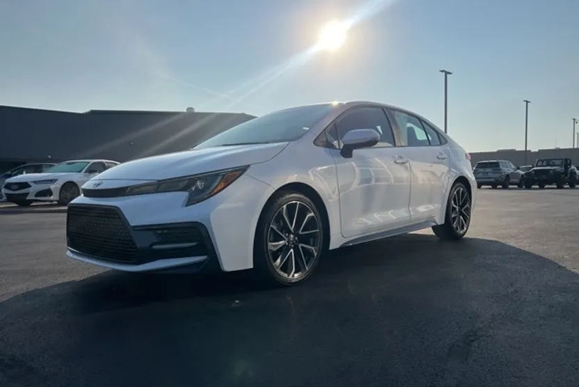 2022 Toyota Corolla SE photo 1