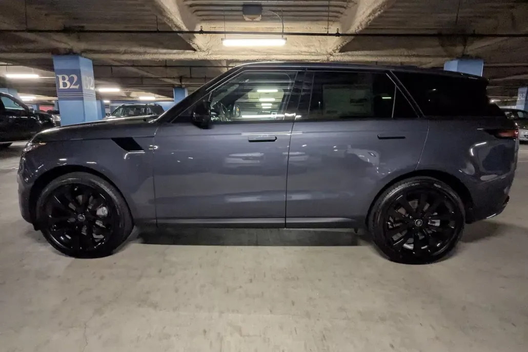 2025 Land Rover Range Rover Sport P360 SE photo 1