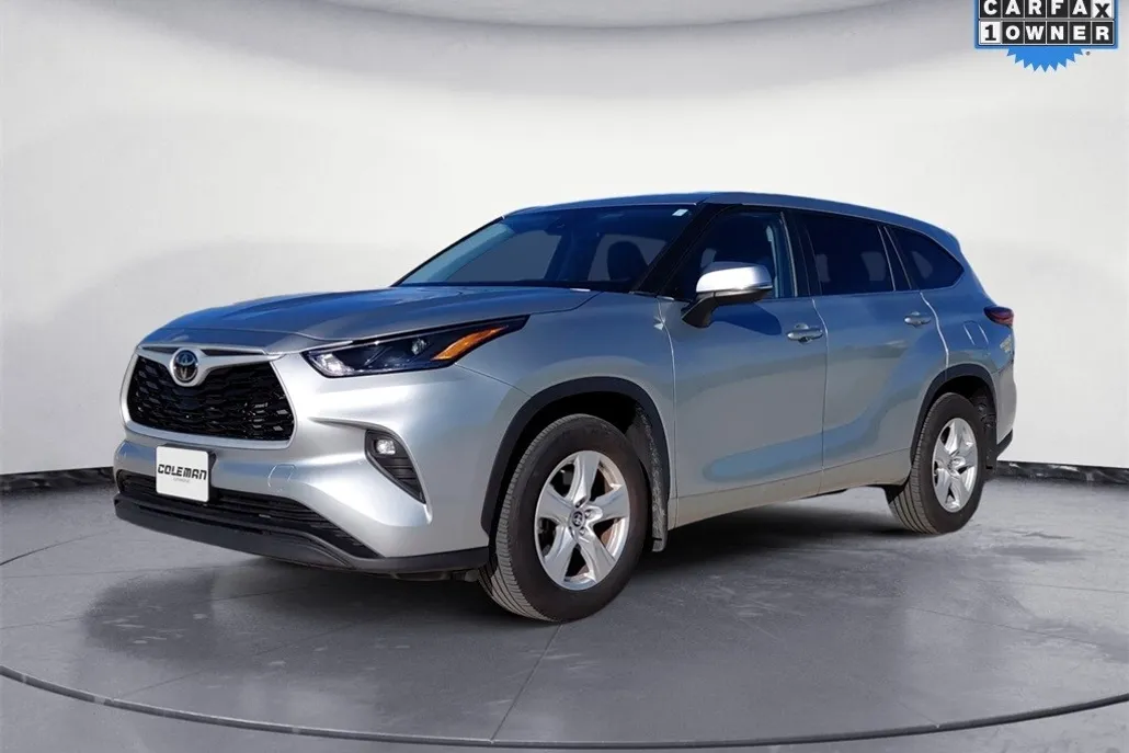 2024 Toyota Highlander LE photo 1