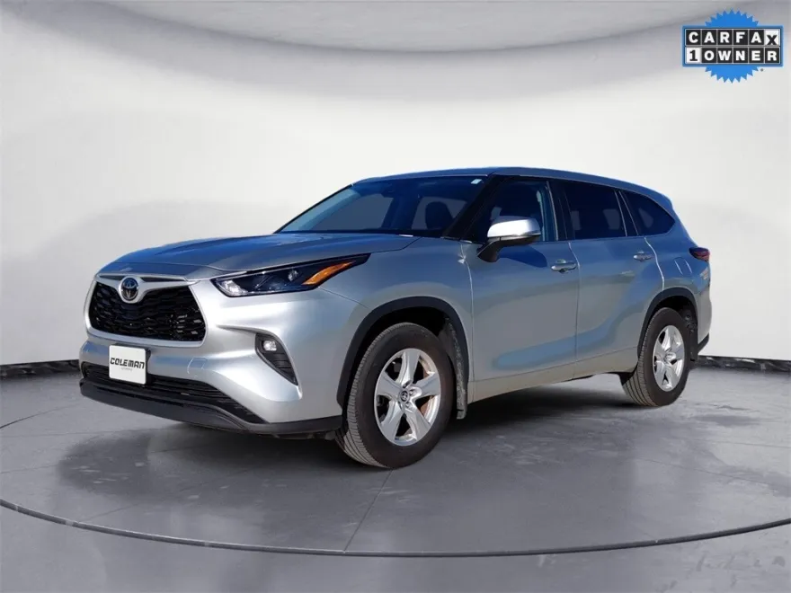 2024 Toyota Highlander LE photo 1