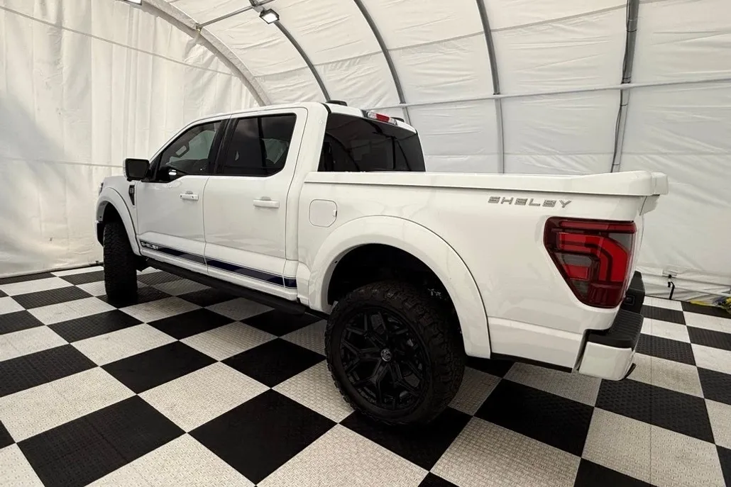 2025 Ford F-150 Lariat photo 1