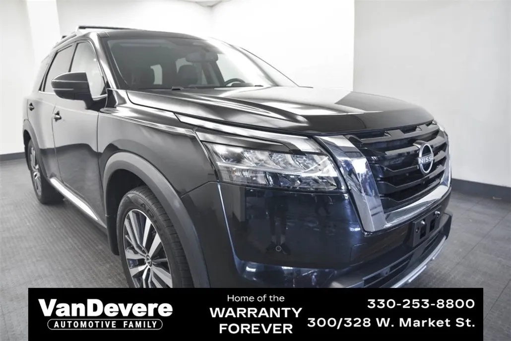 2022 Nissan Pathfinder Platinum photo 1