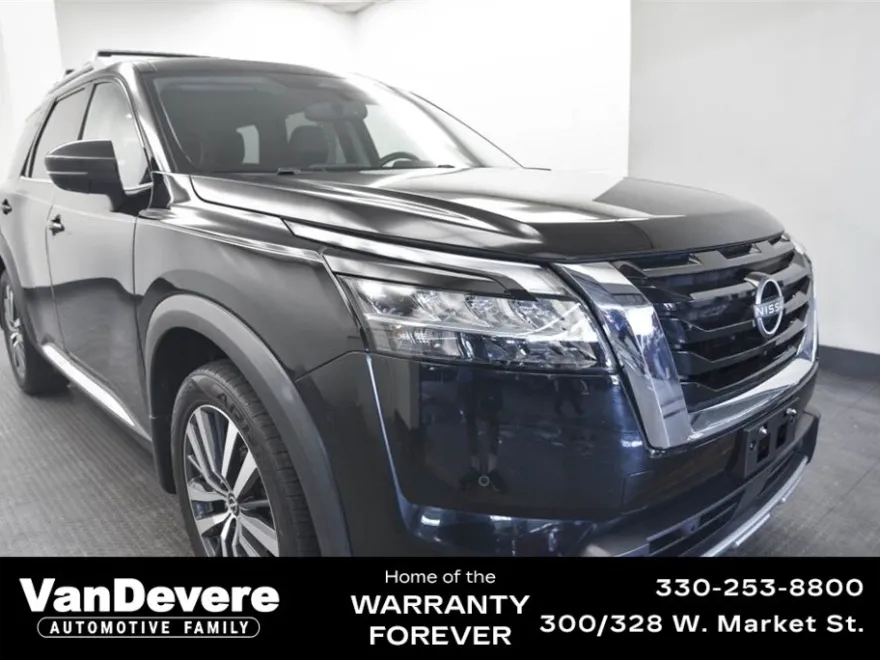 2022 Nissan Pathfinder Platinum photo 1