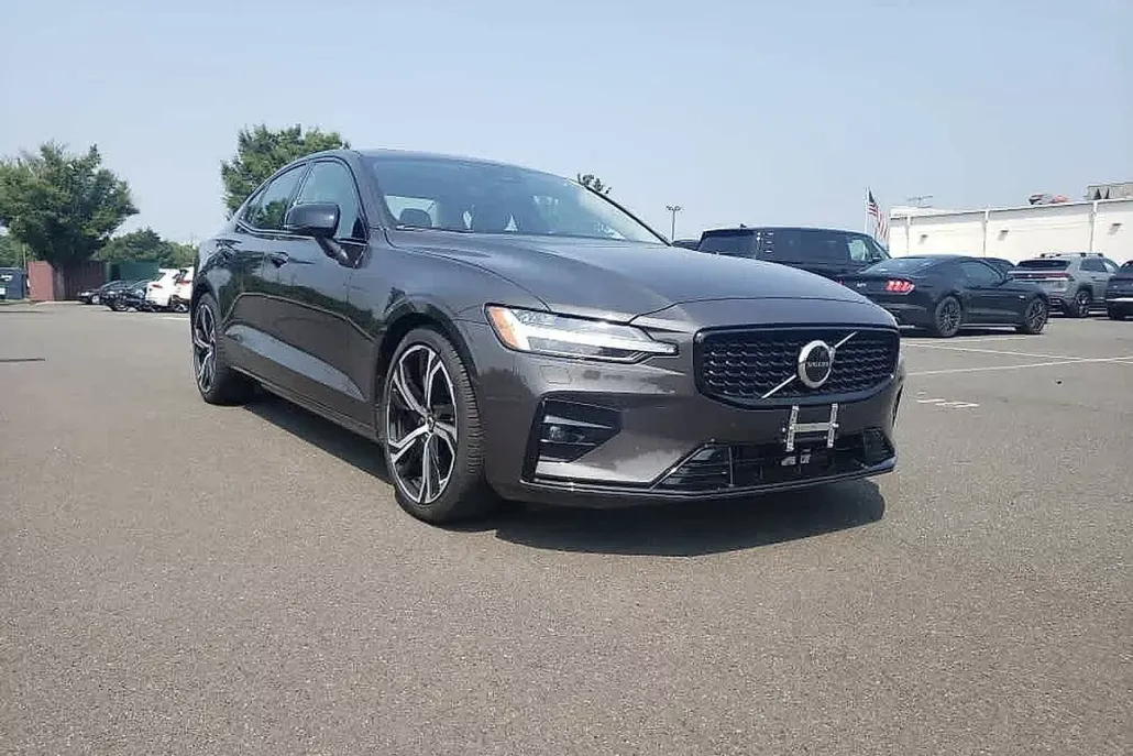2025 Volvo S60 B5 Core photo 1