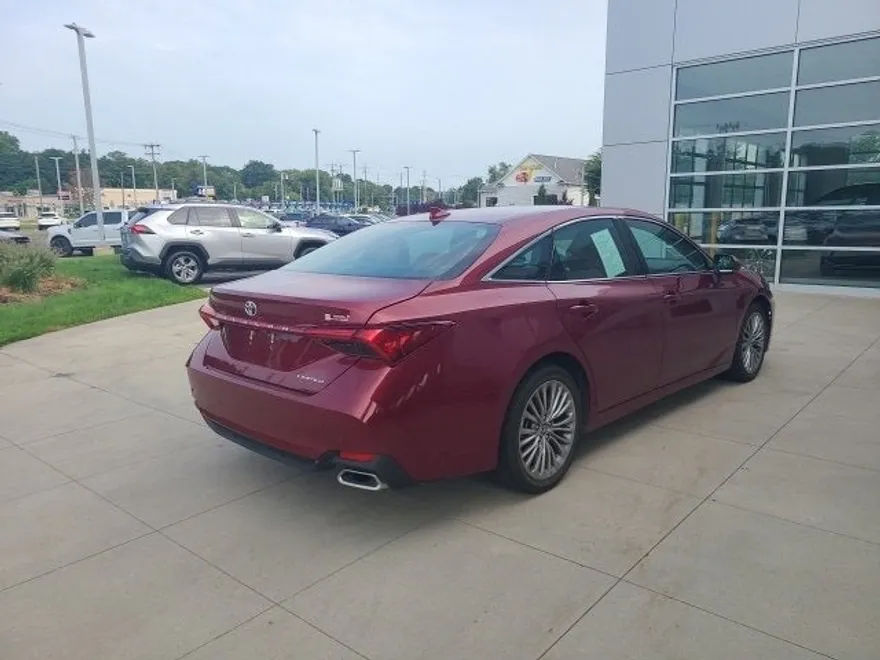 2022 Toyota Avalon Limited photo 6