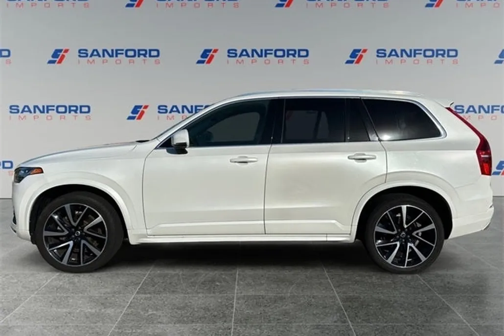 2021 Volvo XC90 T6 Momentum photo 1