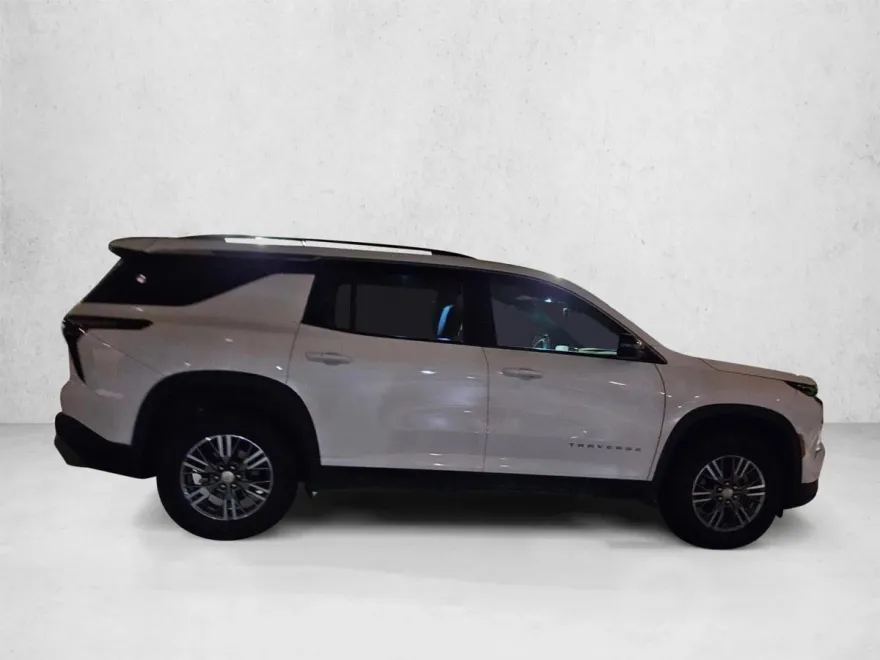 2025 Chevrolet Traverse photo 1