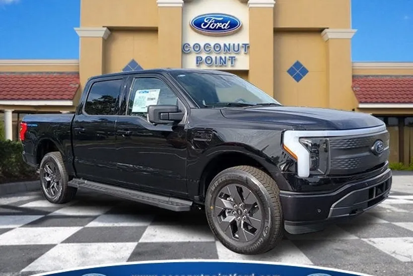 2023 Ford F-150 Lightning XLT photo 1
