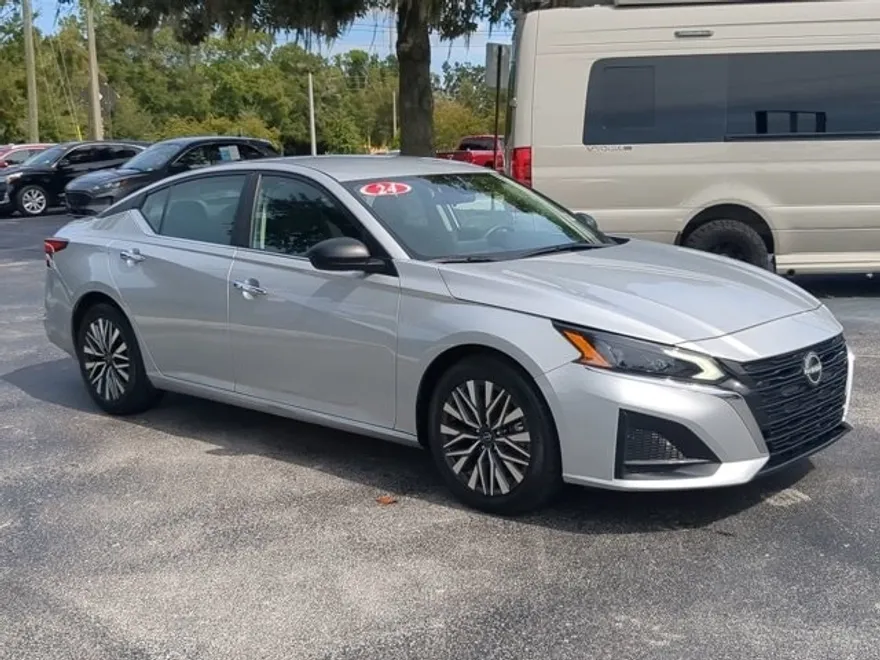 2024 Nissan Altima 2.5 SV photo 1