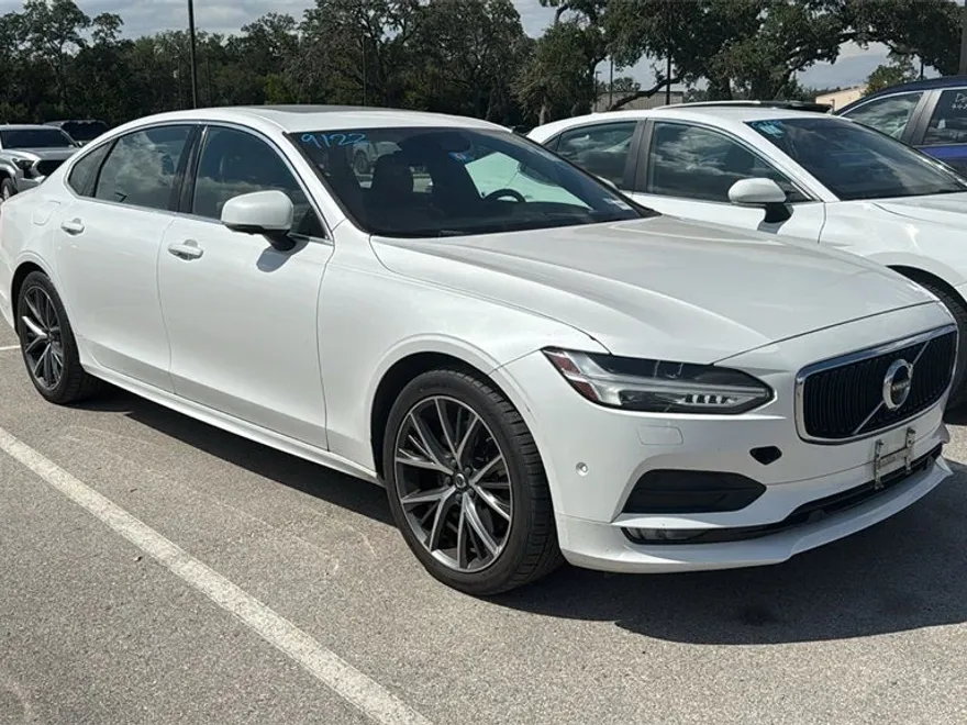 2019 Volvo S90 T6 Momentum photo 1
