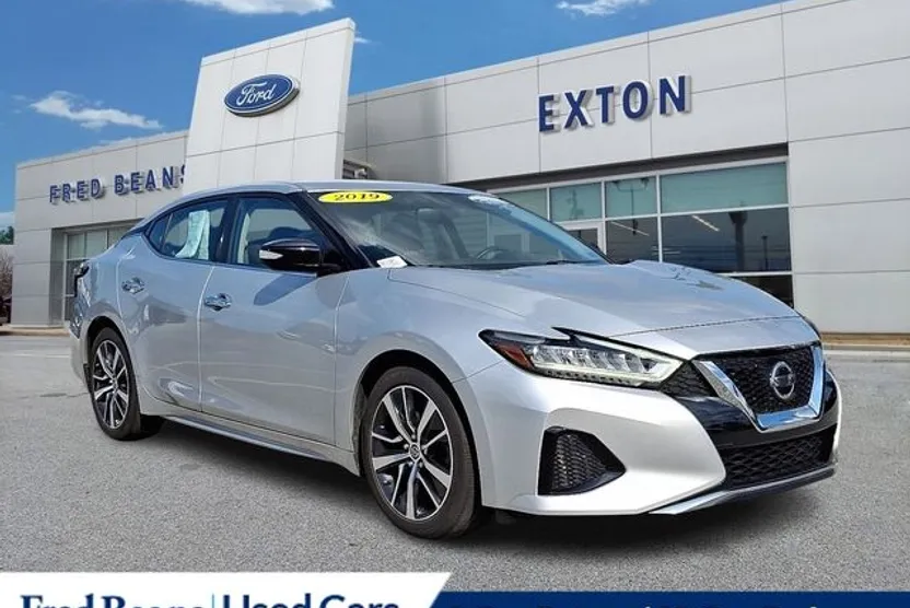 2019 Nissan Maxima SV photo 1