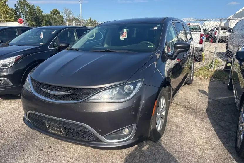 2018 Chrysler Pacifica Touring Plus photo 1