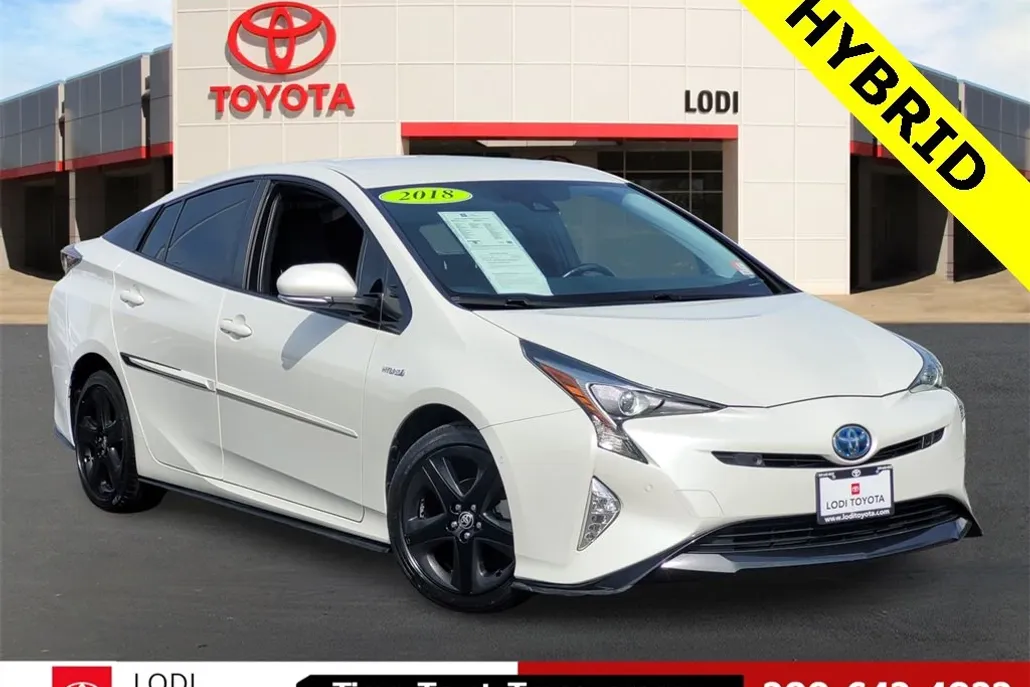 2018 Toyota Prius Four Touring photo 1