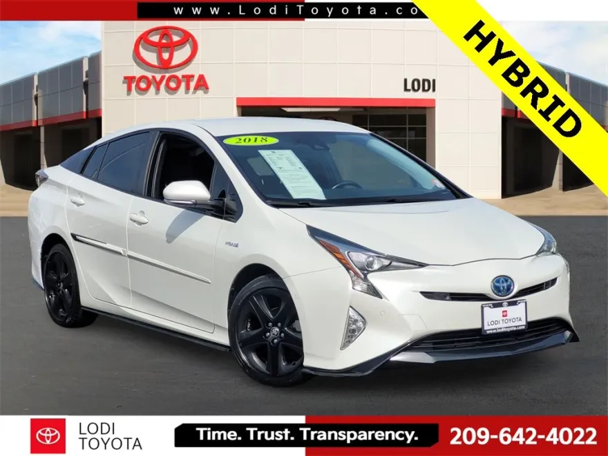 2018 Toyota Prius Four Touring photo 1