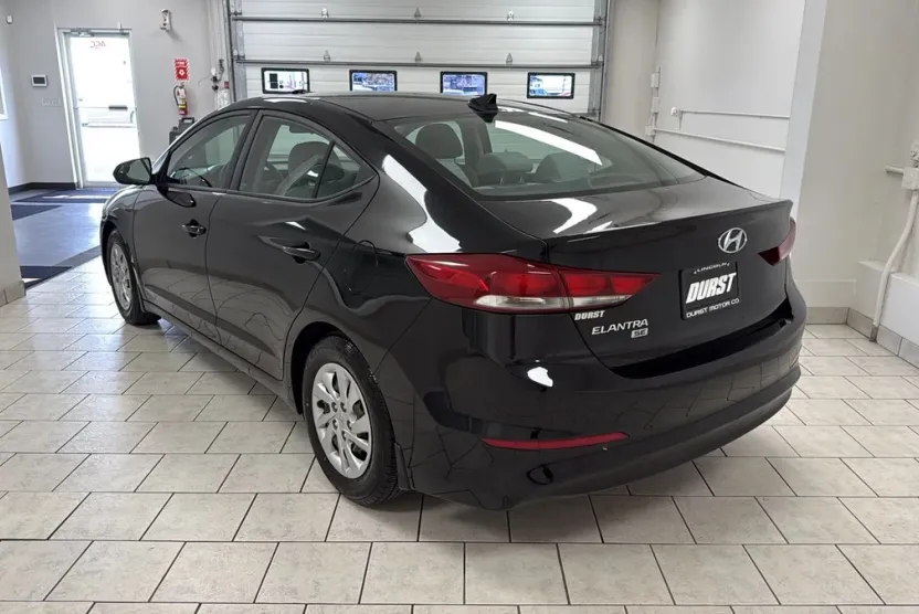 2017 Hyundai Elantra Base photo 1