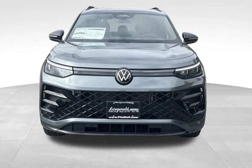 2025 Volkswagen Tiguan SE R-Line Black photo 1