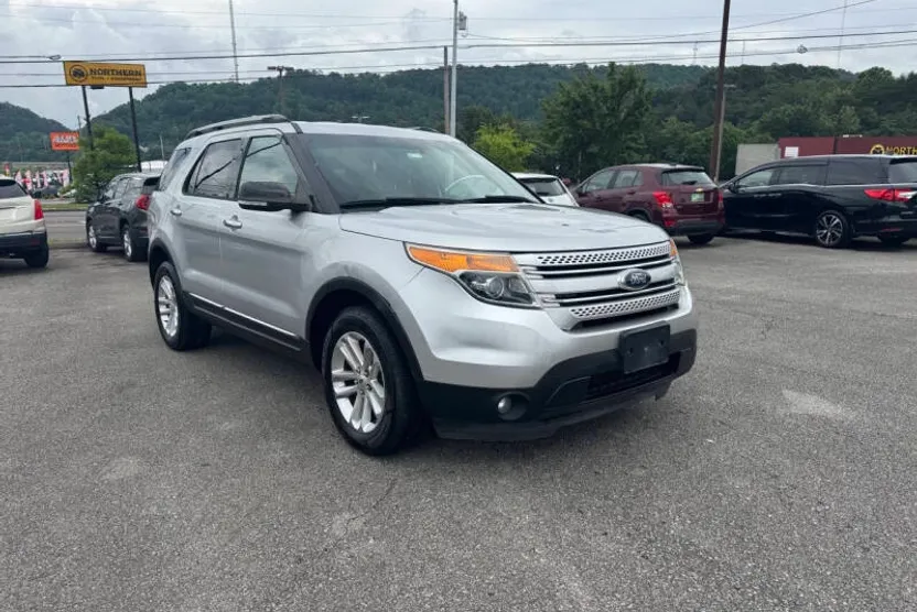 2013 Ford Explorer XLT photo 1