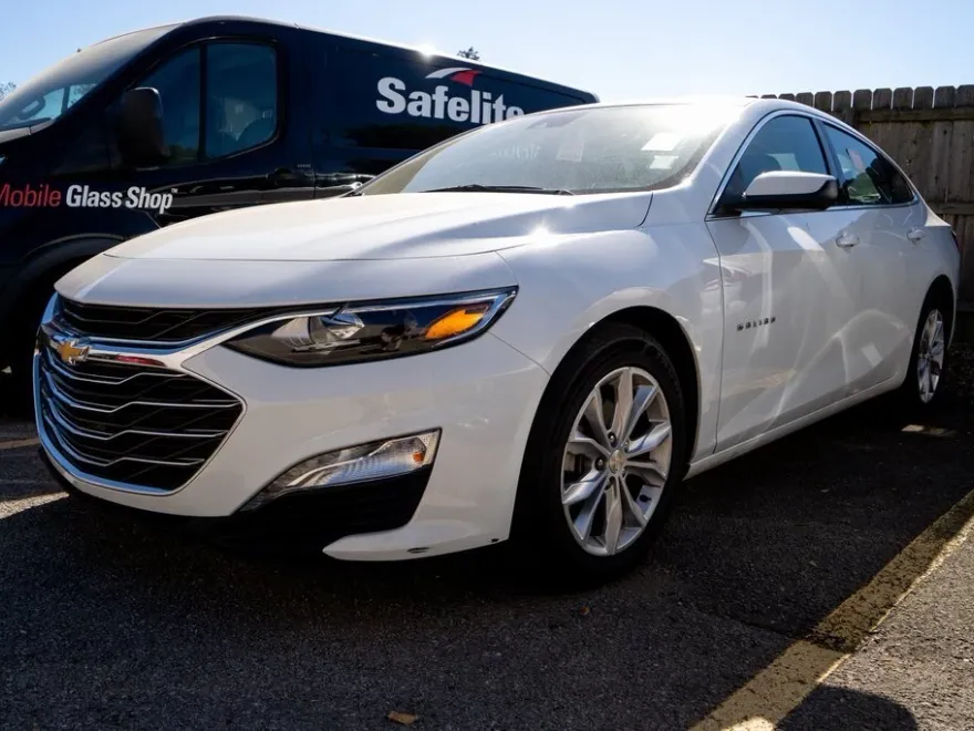 2024 Chevrolet Malibu 1LT photo 1