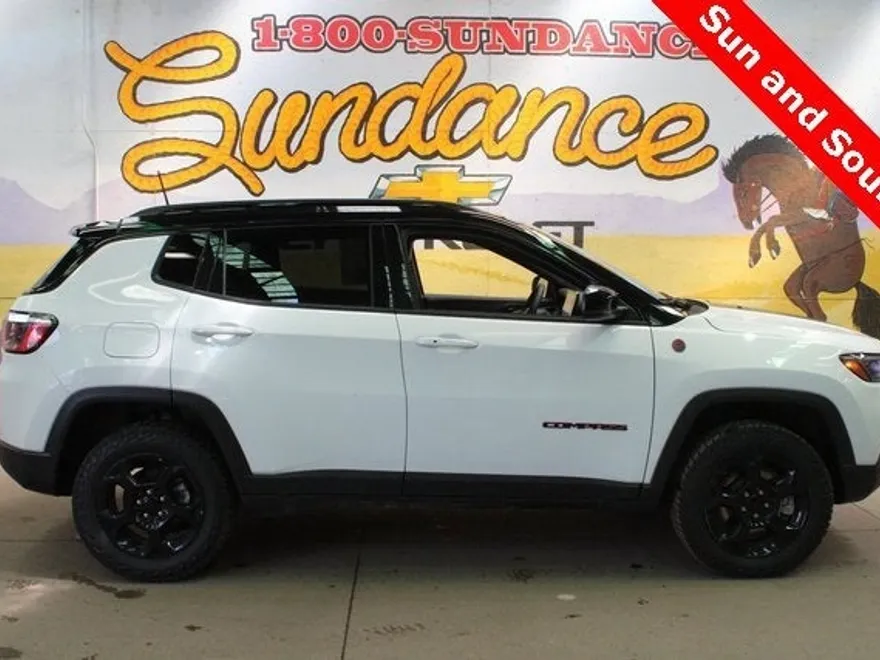 2023 Jeep Compass Trailhawk photo 1