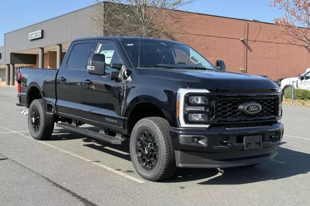 2025 Ford F-350 Lariat photo 1