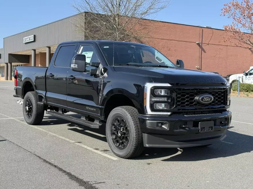 2025 Ford F-350 Lariat photo 1