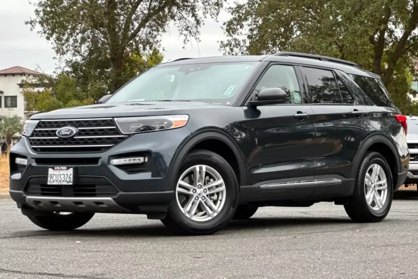 2022 Ford Explorer XLT photo 1