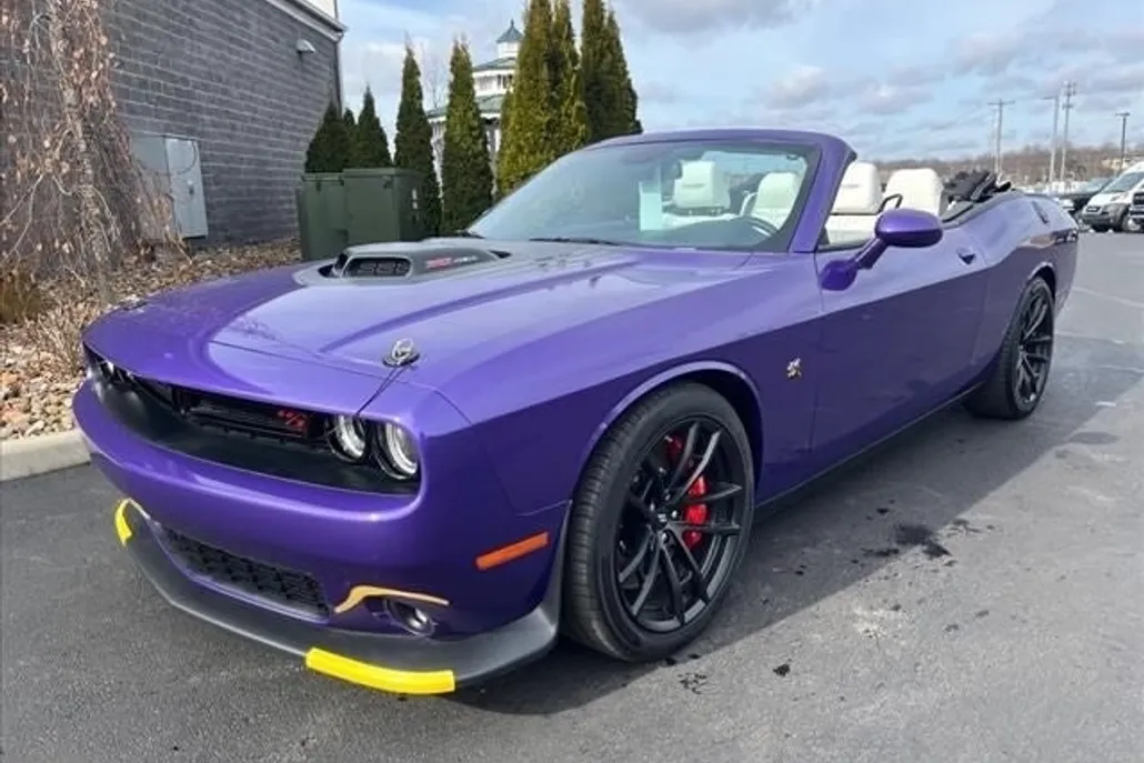 2023 Dodge Challenger R/T Scat Pack photo 1
