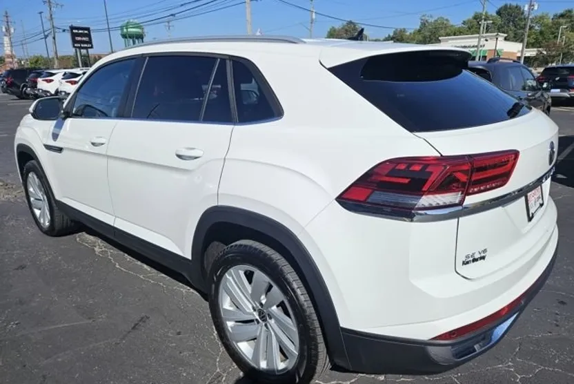 2022 Volkswagen Atlas Cross Sport V6 SE Technology photo 1