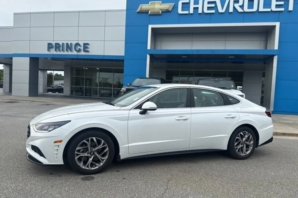2022 Hyundai Sonata SEL photo 1