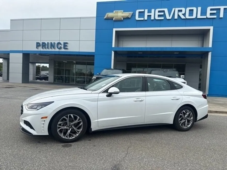 2022 Hyundai Sonata SEL photo 1