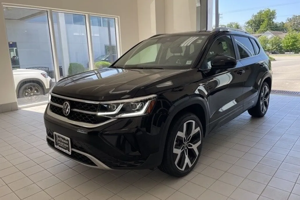 2022 Volkswagen Taos SEL photo 1