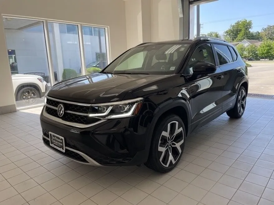 2022 Volkswagen Taos SEL photo 1