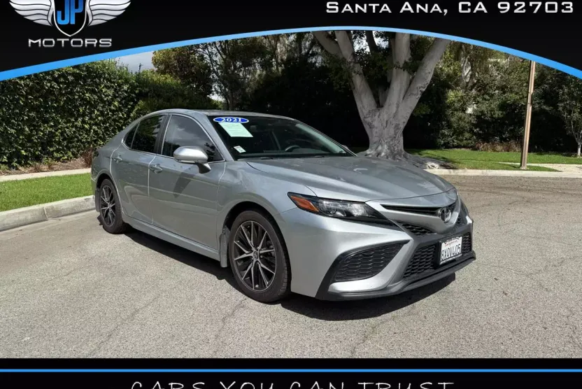 2021 Toyota Camry SE photo 1
