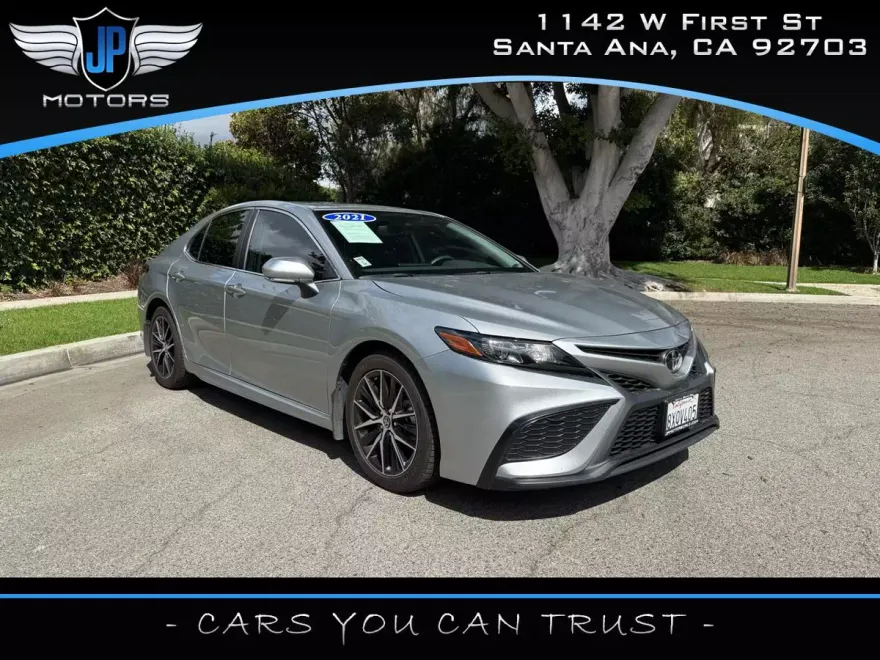 2021 Toyota Camry SE photo 1