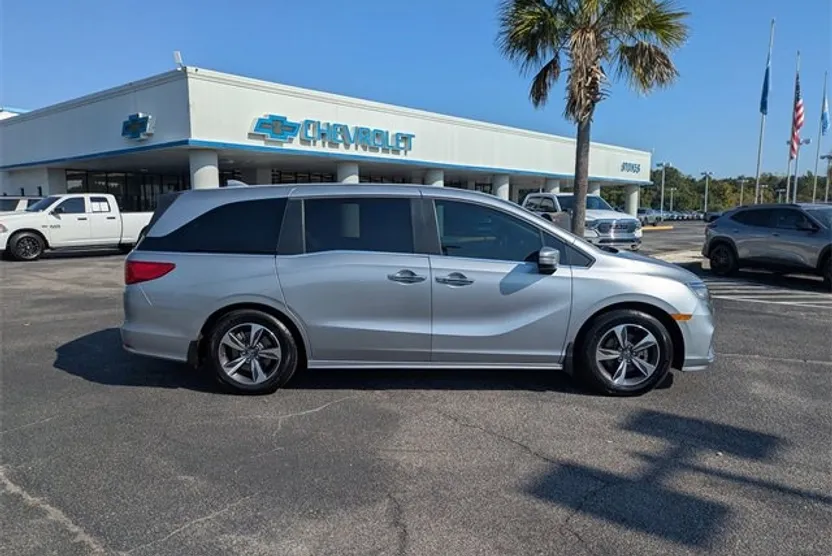 2020 Honda Odyssey Touring photo 1