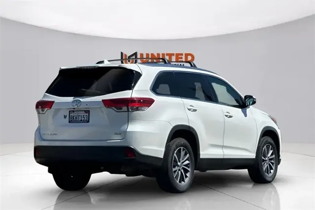 2019 Toyota Highlander XLE photo 1