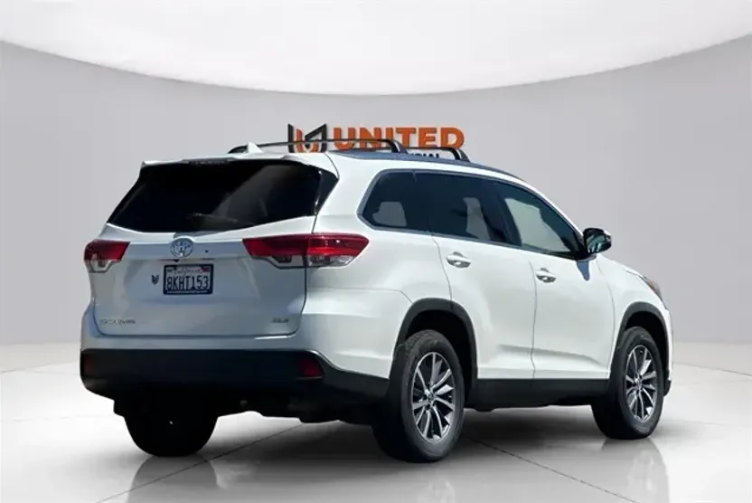 2019 Toyota Highlander XLE photo 1