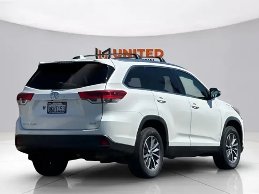 2019 Toyota Highlander XLE photo 1