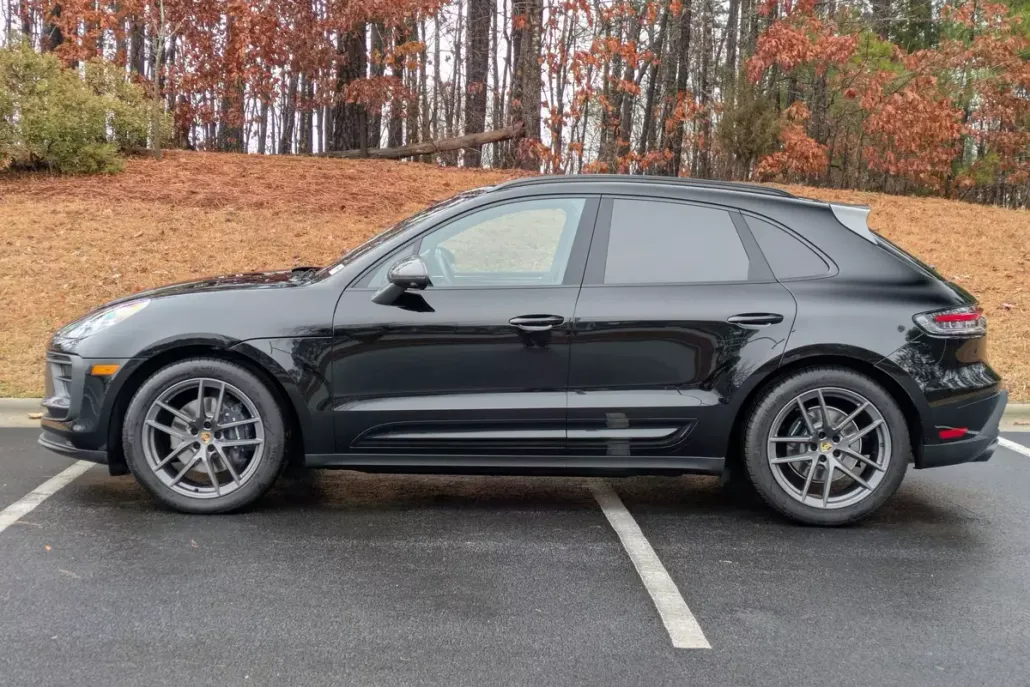 2024 Porsche Macan T photo 1