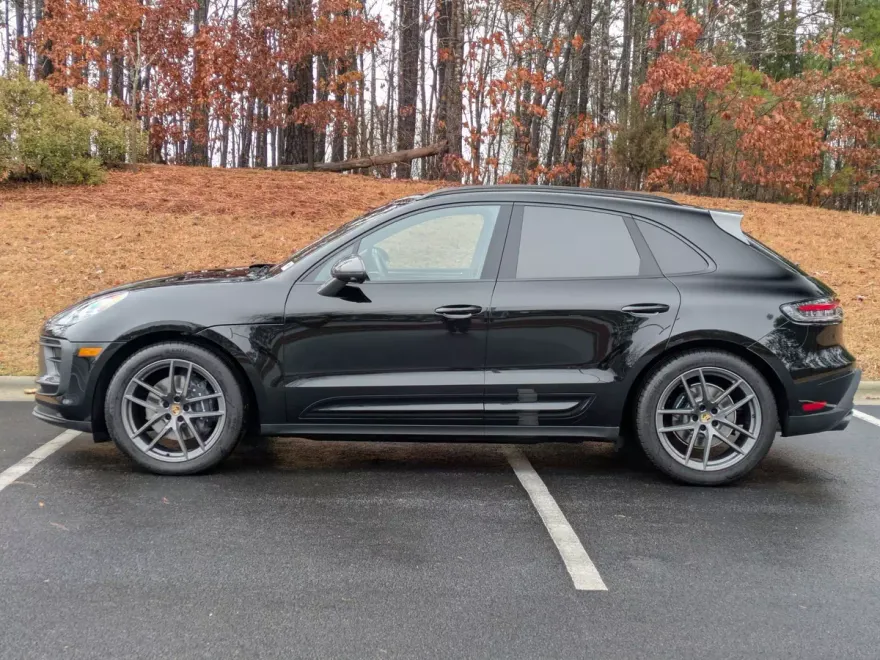 2024 Porsche Macan T photo 1