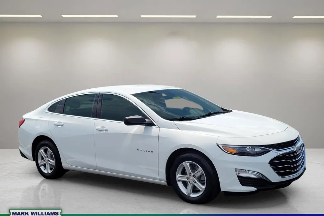 2022 Chevrolet Malibu LS photo 1