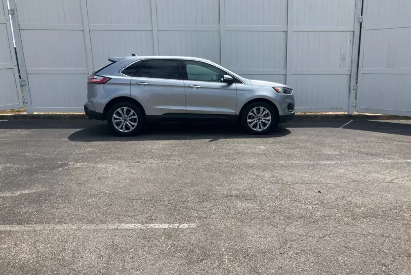 2024 Ford Edge Titanium photo 1